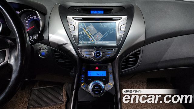Hyundai AVANTE 2014 — photo 17