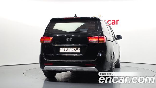 Kia Canival 2017 — photo 4