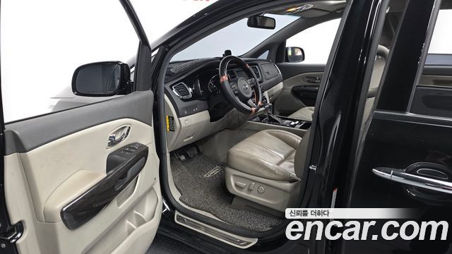 Kia Canival 2017 — photo 10
