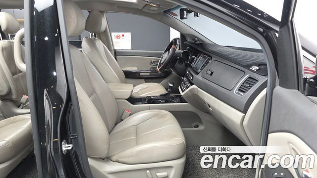 Kia Canival 2017 — photo 11