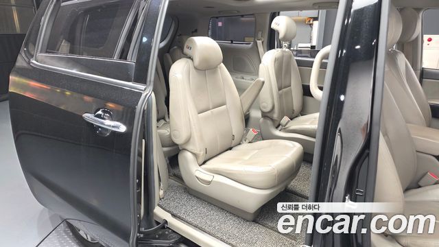 Kia Canival 2017 — photo 12