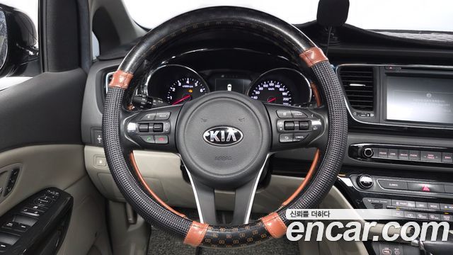 Kia Canival 2017 — photo 13