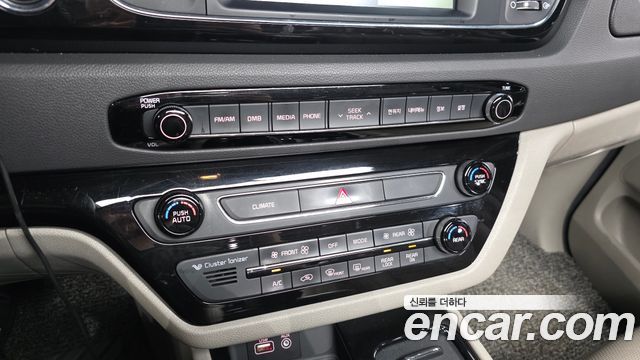 Kia Canival 2017 — photo 16