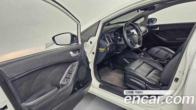 Kia K3 2016 — photo 13