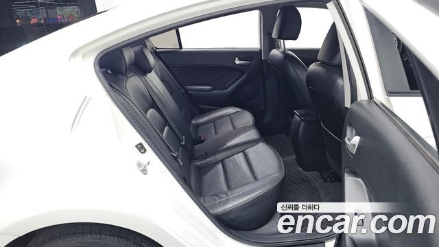 Kia K3 2016 — photo 22