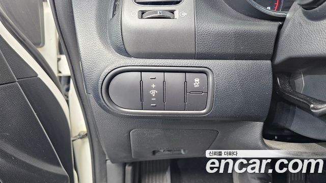 Kia K3 2016 — photo 24