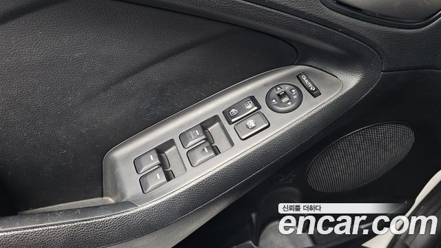 Kia K3 2016 — photo 25
