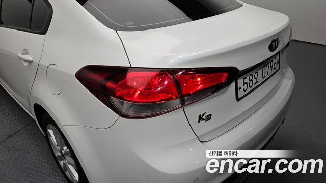 Kia K3 2016 — photo 9