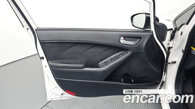 Kia K3 2016 — photo 14
