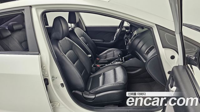 Kia K3 2016 — photo 16