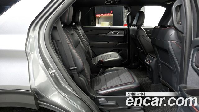 Ford Explorer 2025 — photo 18