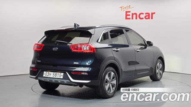 Kia Niro 2018 — photo 2