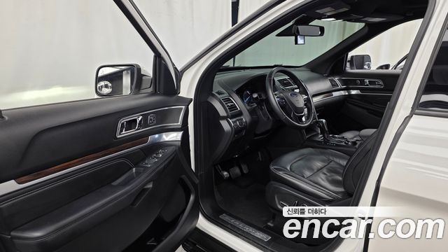 Ford Explorer 2018 — photo 13