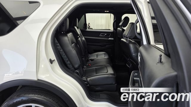 Ford Explorer 2018 — photo 18