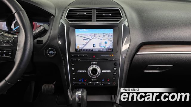 Ford Explorer 2018 — photo 20