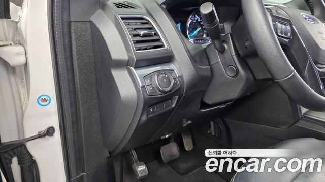 Ford Explorer 2018 — photo 23