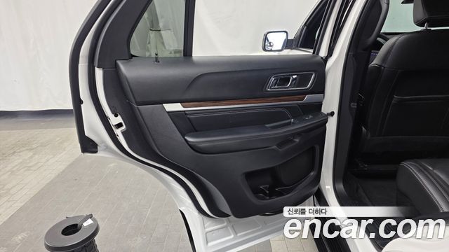 Ford Explorer 2018 — photo 15