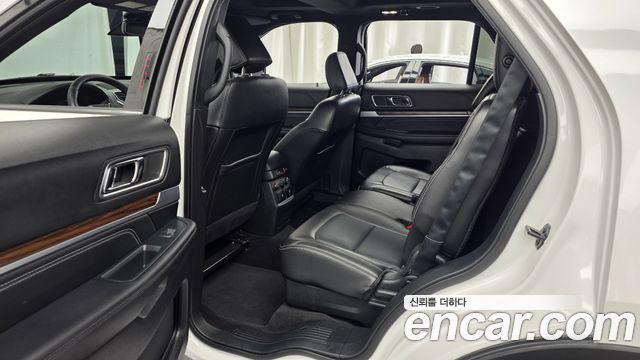 Ford Explorer 2018 — photo 16
