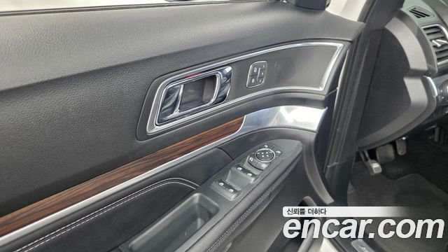 Ford Explorer 2018 — photo 34