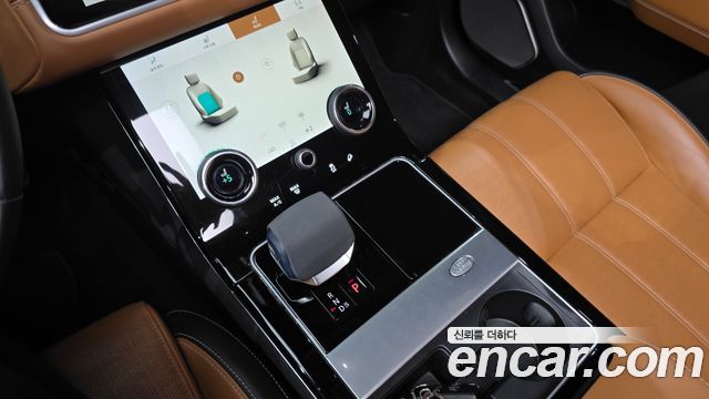 Land Rover Range Rover Velar 2022 — photo 12