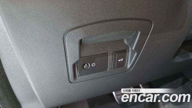 Land Rover Range Rover Velar 2022 — photo 22