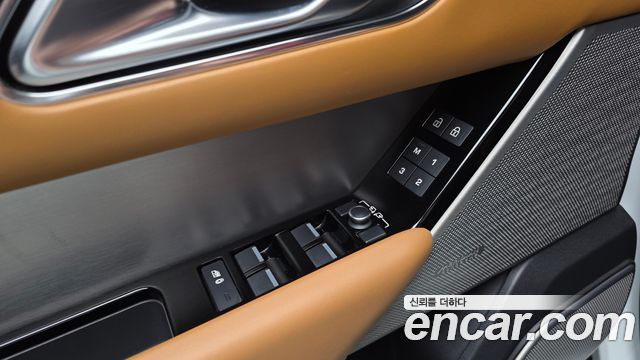 Land Rover Range Rover Velar 2022 — photo 25