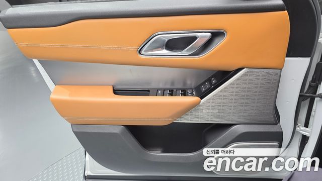 Land Rover Range Rover Velar 2022 — photo 14