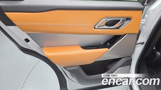 Land Rover Range Rover Velar 2022 — photo 15