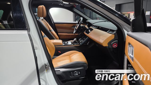 Land Rover Range Rover Velar 2022 — photo 16