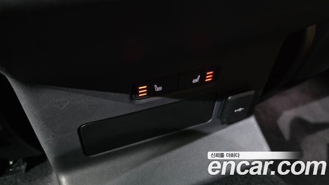 Land Rover Range Rover Velar 2022 — photo 27