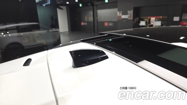 Land Rover Range Rover Velar 2022 — photo 28