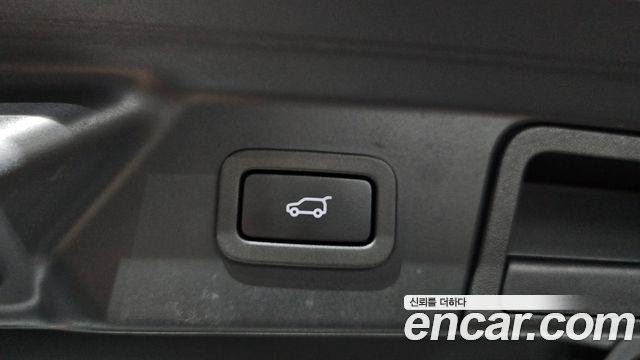 Land Rover Range Rover Velar 2022 — photo 30