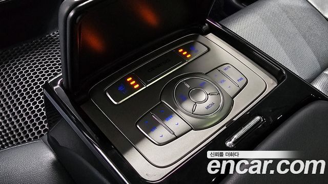 Hyundai Genesis 2013 — photo 19