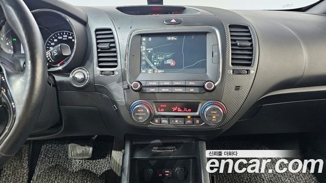 Kia K3 2017 — photo 20