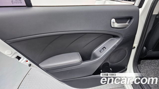 Kia K3 2017 — photo 15
