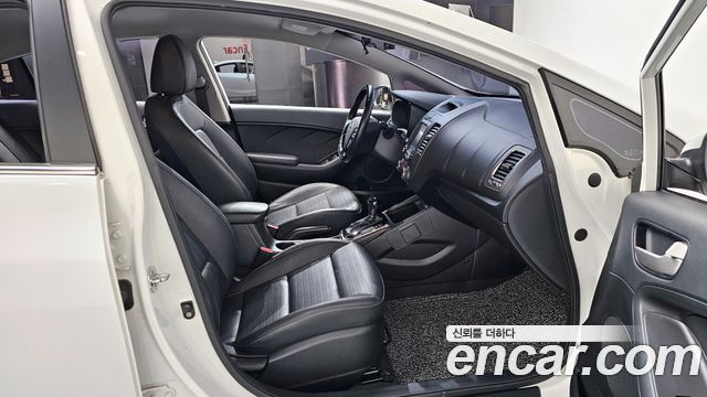 Kia K3 2017 — photo 16