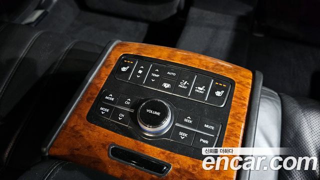Hyundai Equus 2010 — photo 25