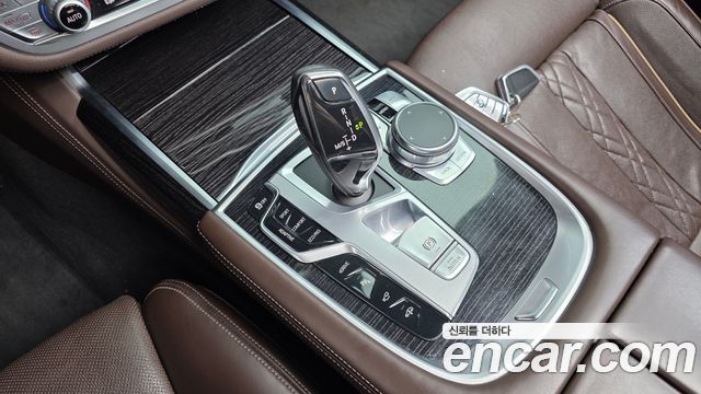 BMW 7-Series 2019 — photo 9