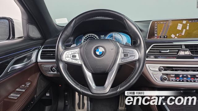 BMW 7-Series 2019 — photo 14