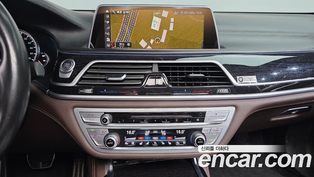BMW 7-Series 2019 — photo 15