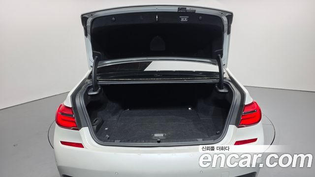 BMW 7-Series 2019 — photo 20