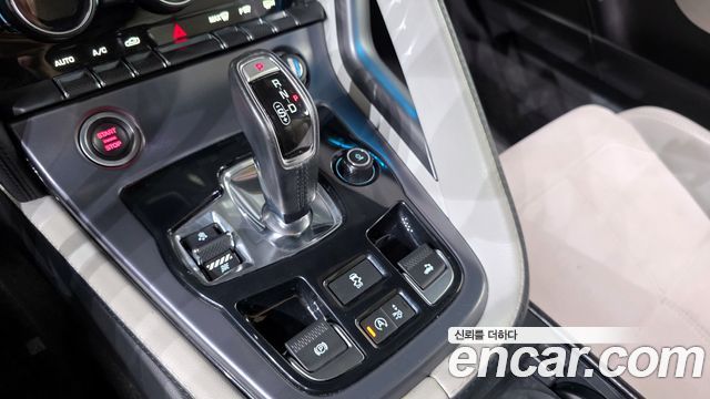 Jaguar F-TYPE 2019 — photo 12
