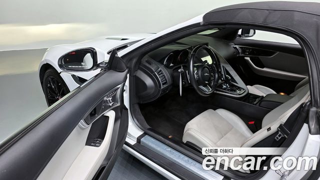 Jaguar F-TYPE 2019 — photo 13