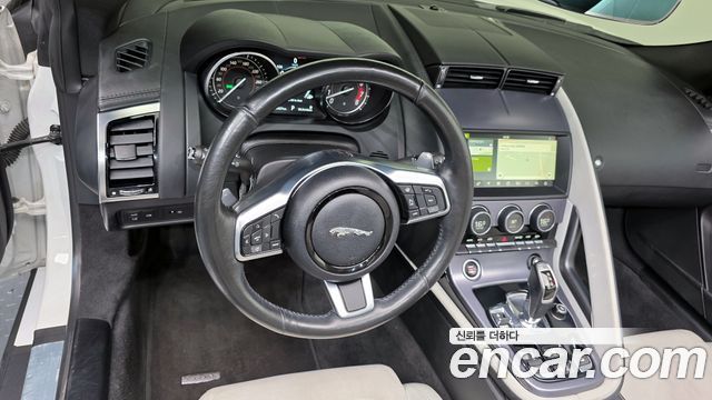 Jaguar F-TYPE 2019 — photo 17