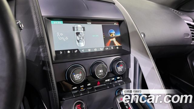 Jaguar F-TYPE 2019 — photo 19