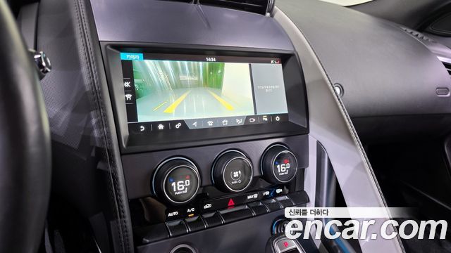Jaguar F-TYPE 2019 — photo 21