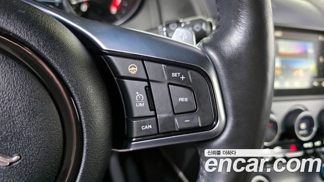Jaguar F-TYPE 2019 — photo 23