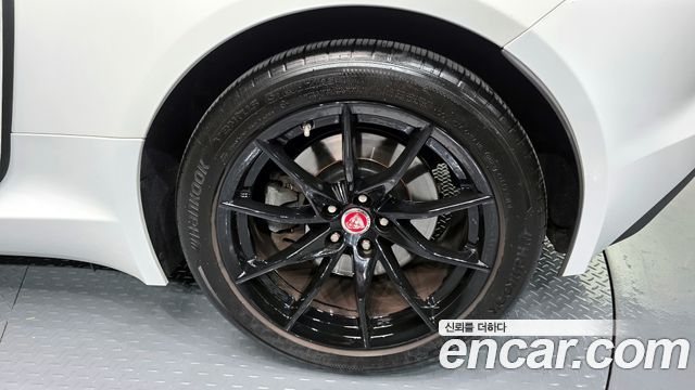 Jaguar F-TYPE 2019 — photo 7