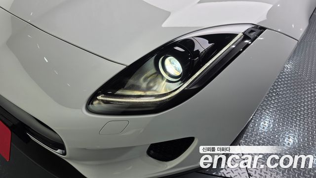 Jaguar F-TYPE 2019 — photo 8