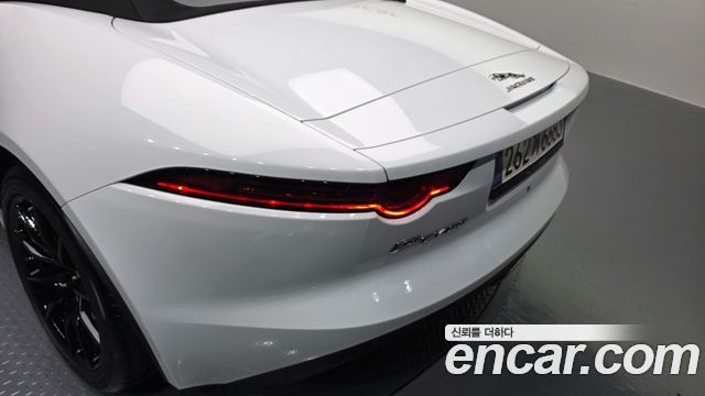 Jaguar F-TYPE 2019 — photo 9